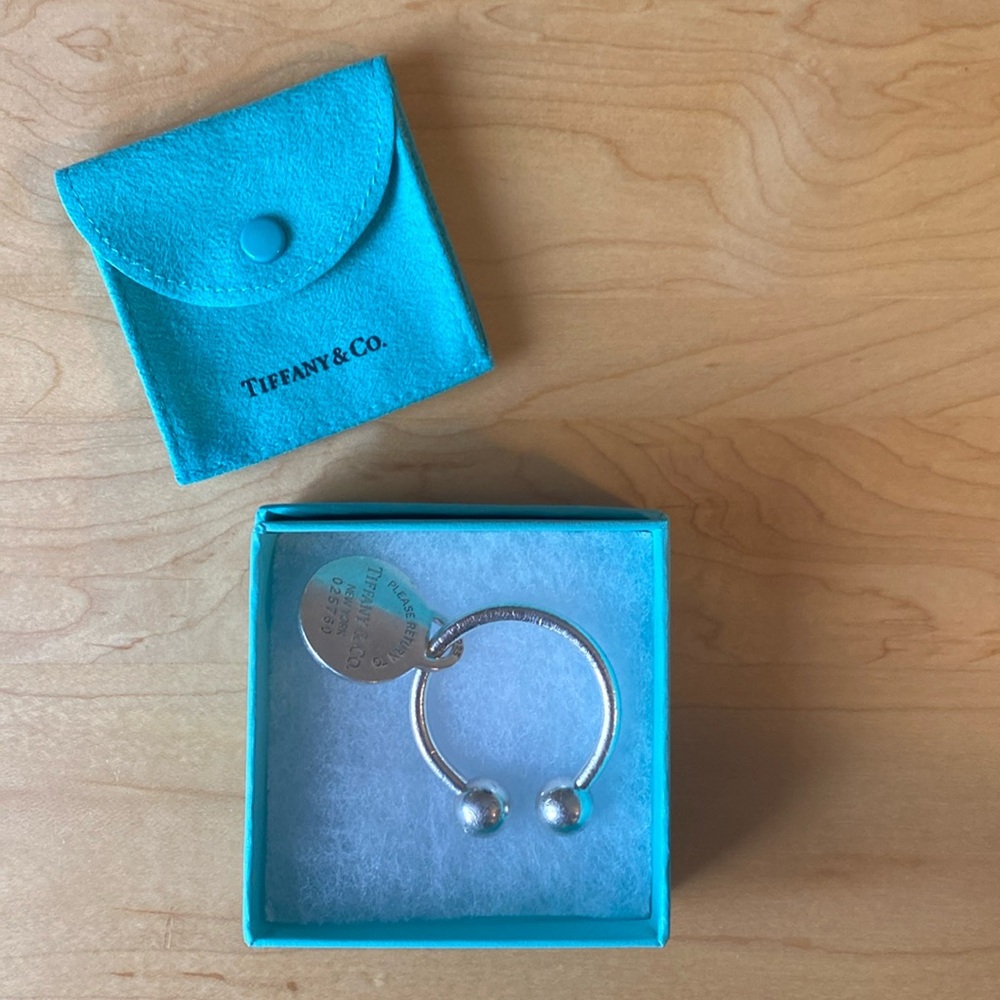 Tiffany & Co. Silver Open Ring Keyring with Ball Ends in Tiffany Blue